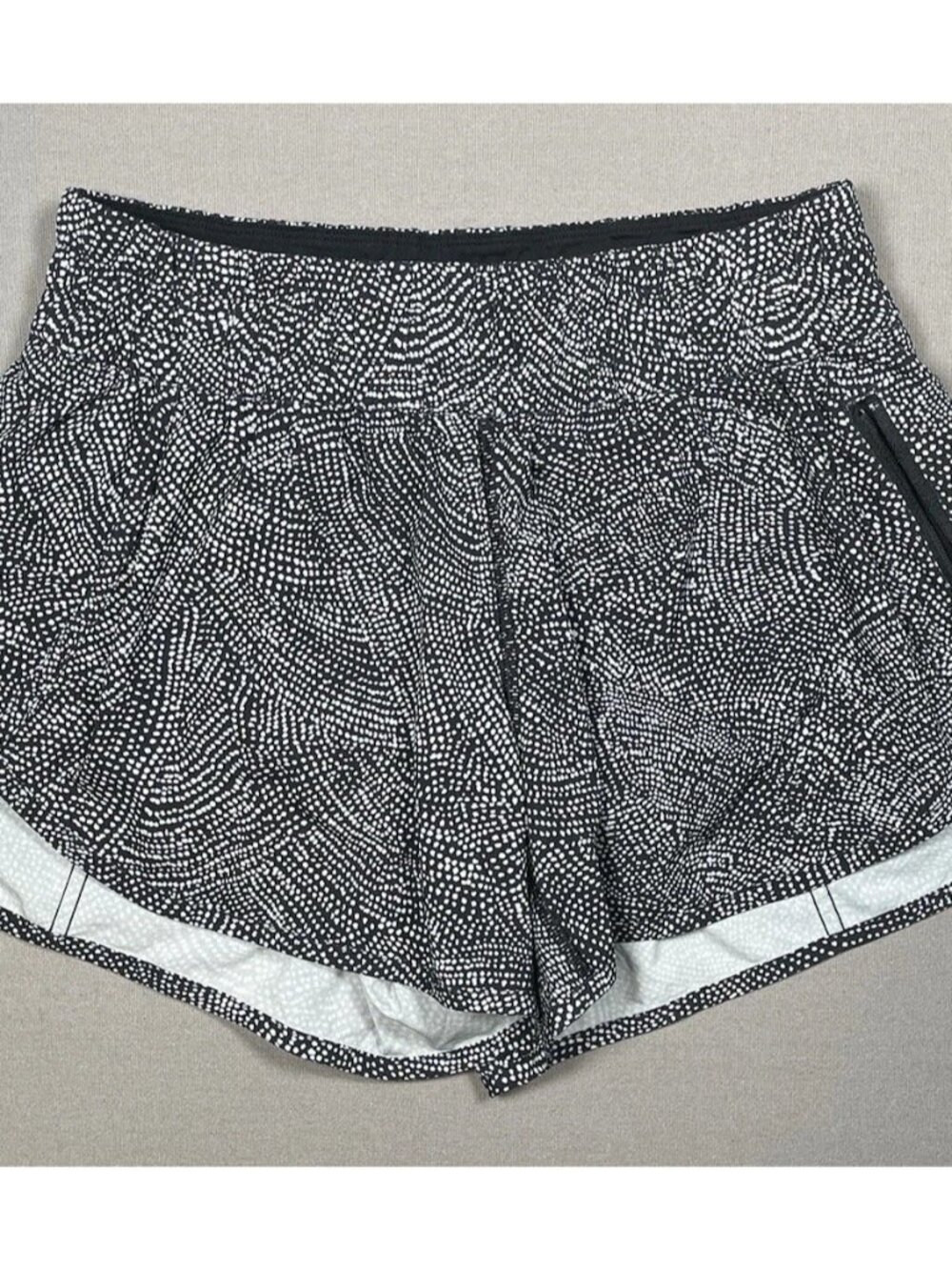 Lululemon Tracker Elastic Waist Lined Black White Dotted Shorts - Women Size 8